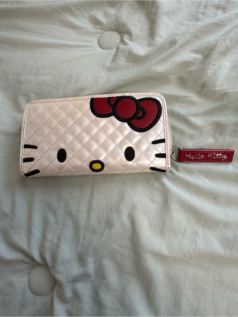 HelloKitty LoungeflySet Quilted Purse & Wallet Set with Red Logo Plaque - Picture 4 of 16